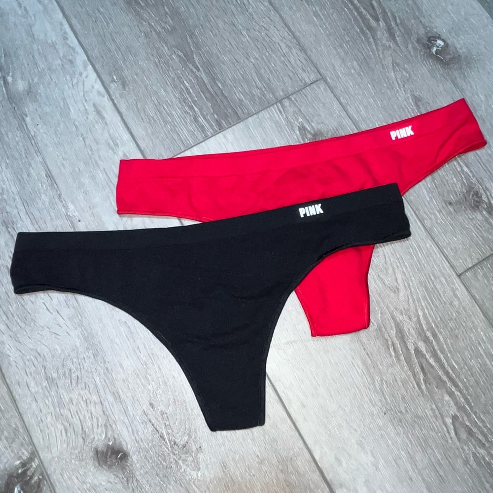 VS NWT Seamless No-Show Thong set of 2 M black red